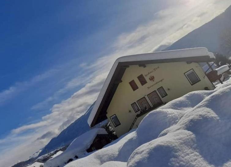 ホテル Landhaus Tirol プレッセッガー・ゼー エクステリア 写真